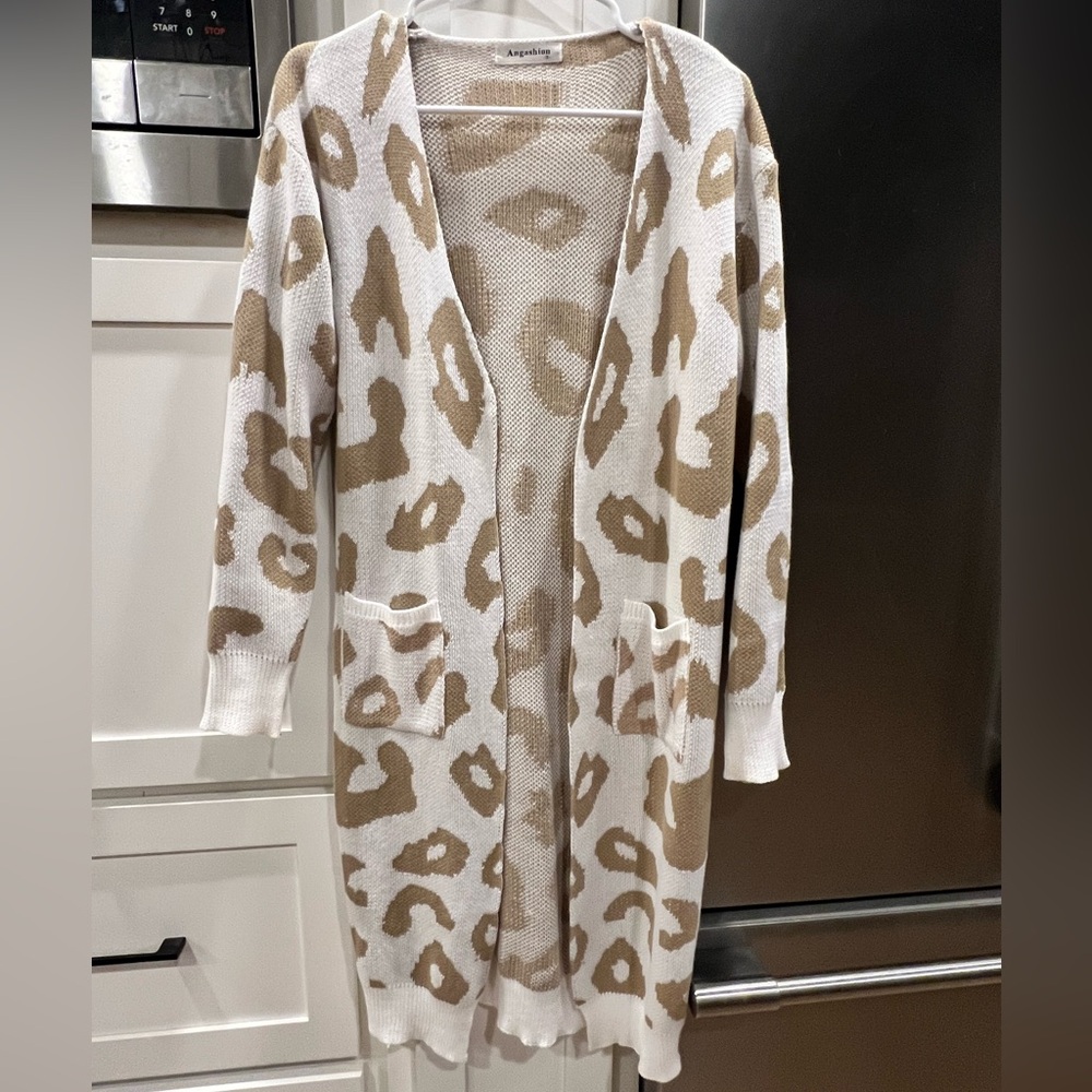 Leopard cardigan white tan